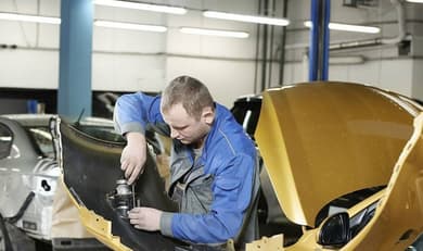 Bild des Berufs Karosserie- und Fahrzeugbaumechaniker/in