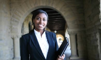 Bild des Berufs Duales Studium Wirtschaftsrecht