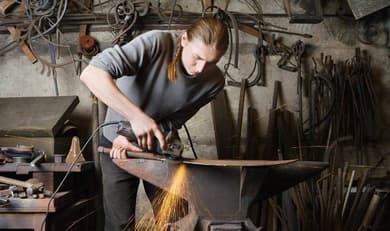 Bild des Berufs Metallbildner/in