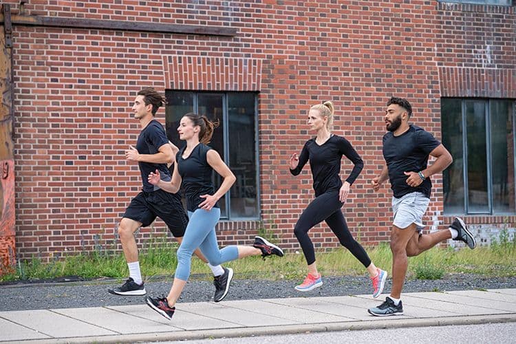 Eine Gruppe beim Joggen.