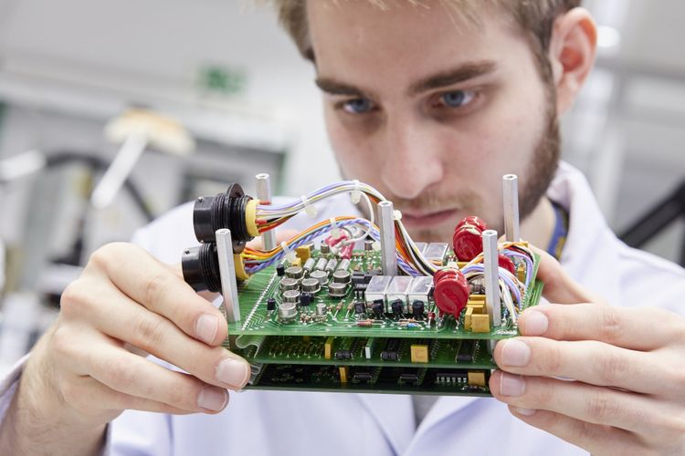 Standortübergreifende Ausbildung zum Elektroniker für ...