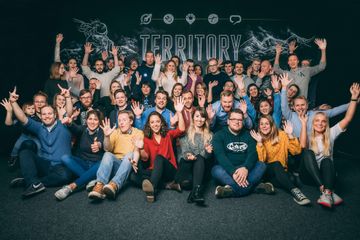 Corporation gallery 360x240 das team von territory embrace