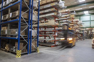 Job posting gallery 360x240 20151007 lager richterfink z3g7058