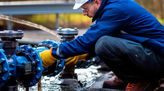 Umwelttechnologe für Wasserversorgung bei der Arbeit.