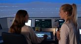 Fluglotsin im Ausbildungstower