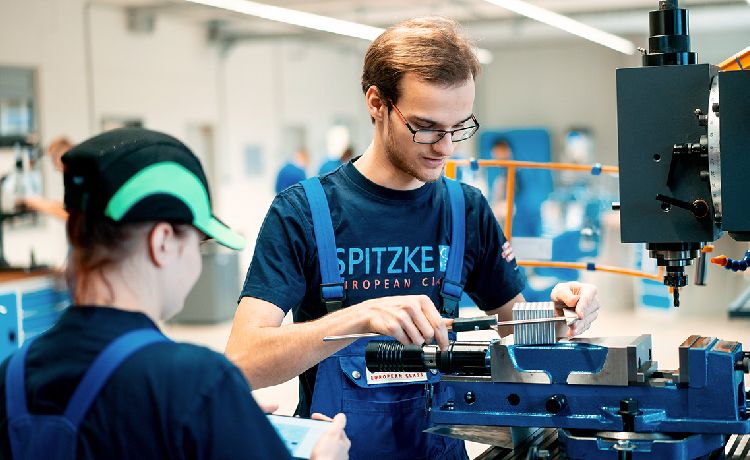 Wie Viel Verdient Man Als Fachkraft Für Metalltechnik