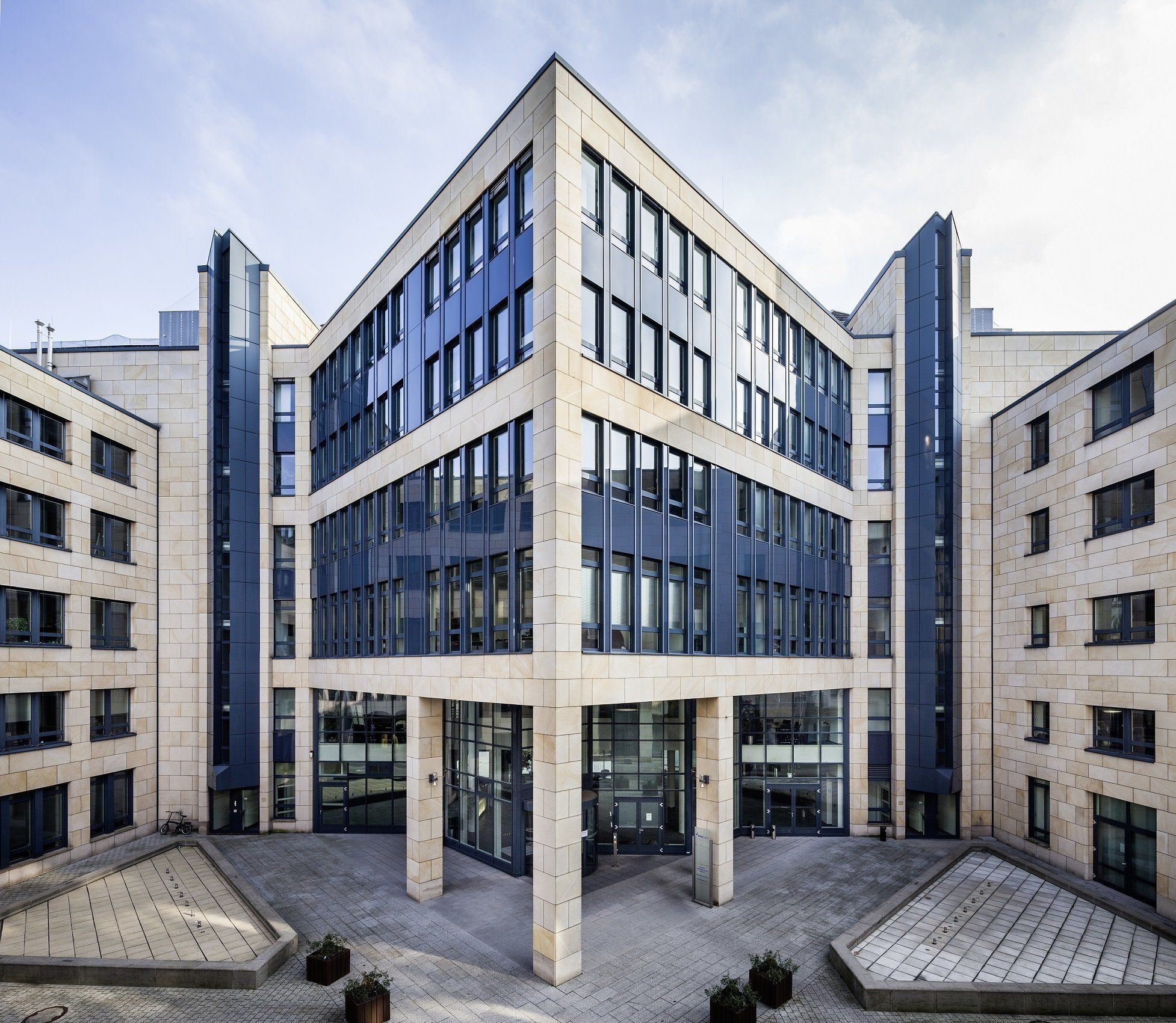 DEUTSCHE WERTPAPIERSERVICE BANK AG visual data 7