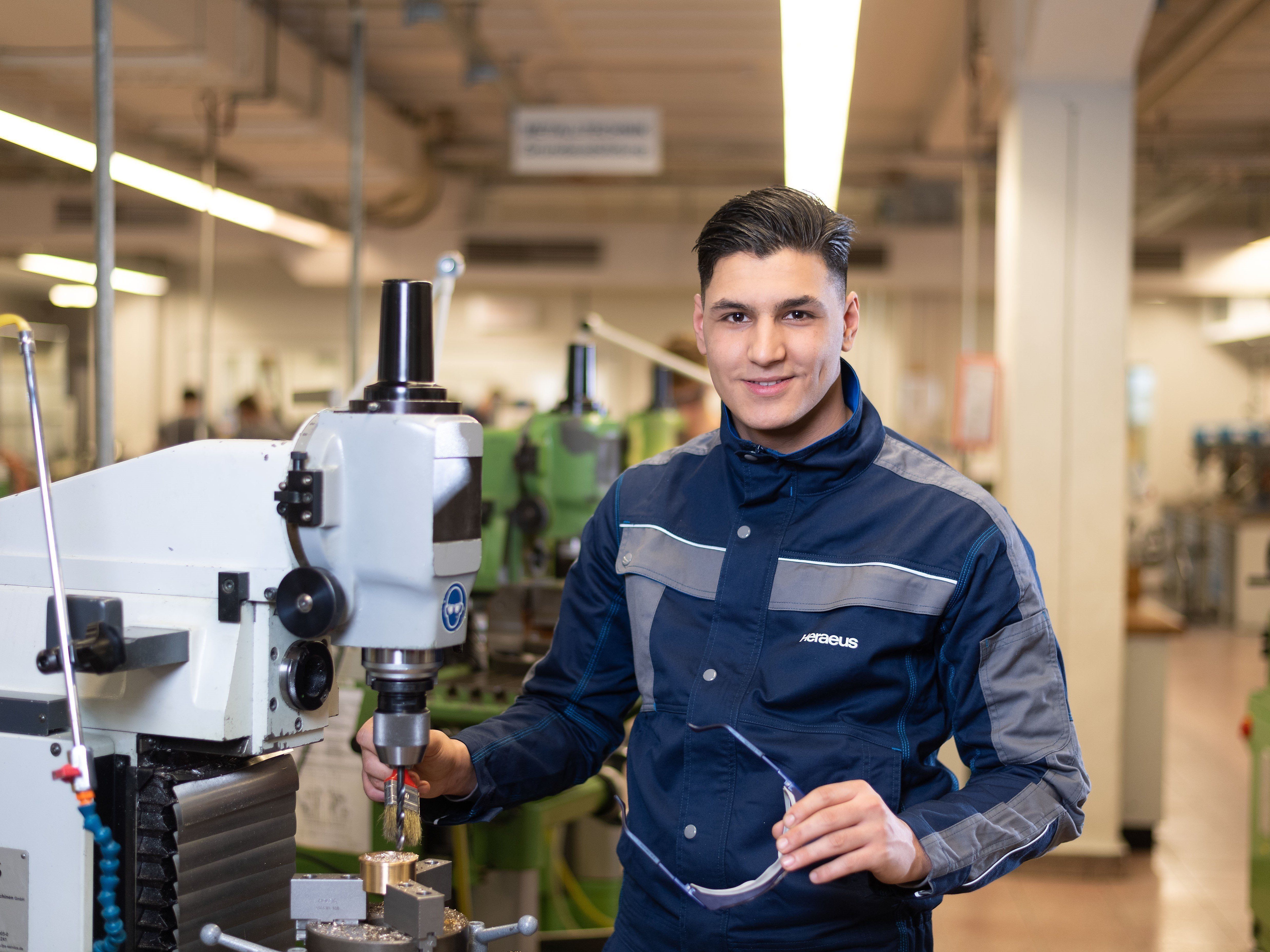 Auszubildender M W D Maschinen Und Anlagenfuhrer Hanau Bei Heraeus Holding Gmbh In Hanau
