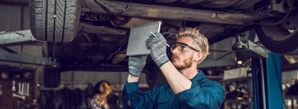 Ausbildung Kfz-Mechatroniker:in - Freie Stellen & Gehalt