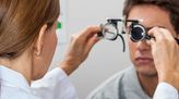 Orthoptistin bei der Arbeit.