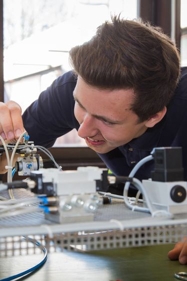 Ausbildung Zum Mechatroniker M W D Start 21 Bei Dentsply Sirona In Bensheim