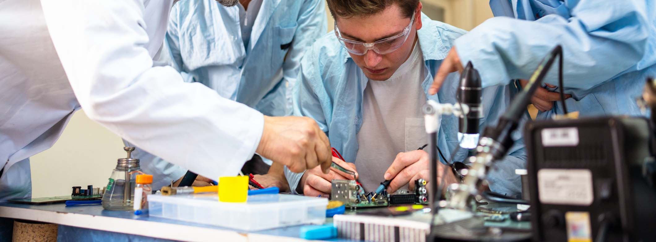 Bild von Elektroniker/in Geräte und Systeme