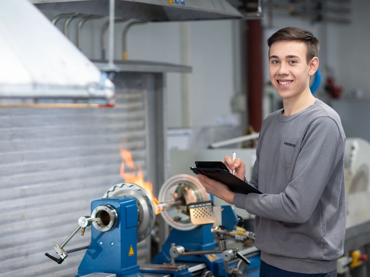 Auszubildender M W D Verfahrensmechaniker Glastechnik Bei Heraeus Holding Gmbh In Hanau