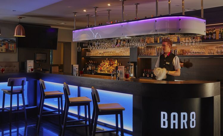 Profession gallery 0 barkeeper hotefachmann hotelfachfrau hhotels