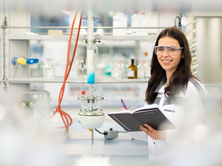 Auszubildender M W D Chemielaborant Hanau Bei Heraeus Holding Gmbh In Hanau