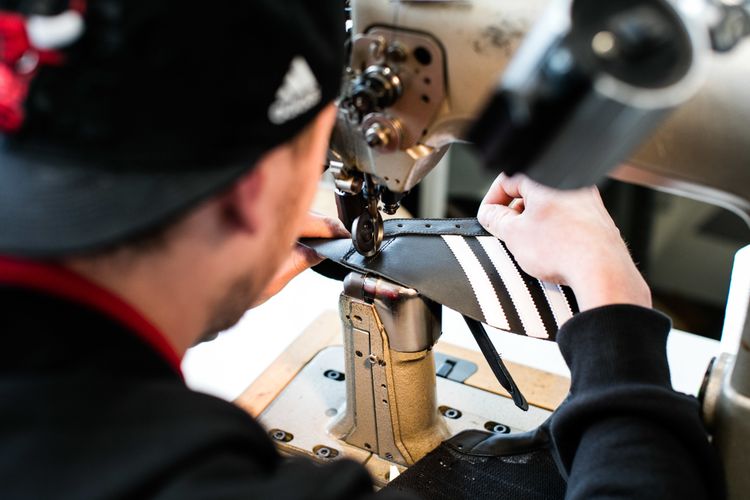Ausbildung Zum R Schuhfertiger In M W D 21 Bei Adidas Ag In Scheinfeld