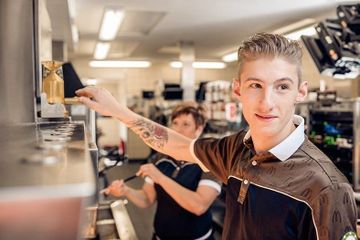 Job posting gallery 360x240 mcd t2 crew 8062 v03