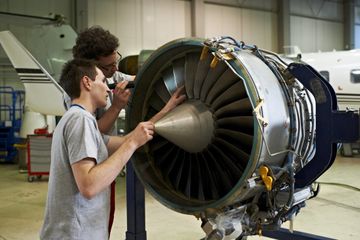 Job posting gallery 360x240 aerodienst azubi 0312 024