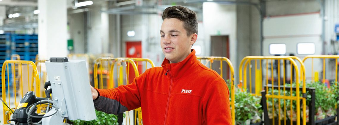 Ausbildung zum Fachlagerist bei REWE
