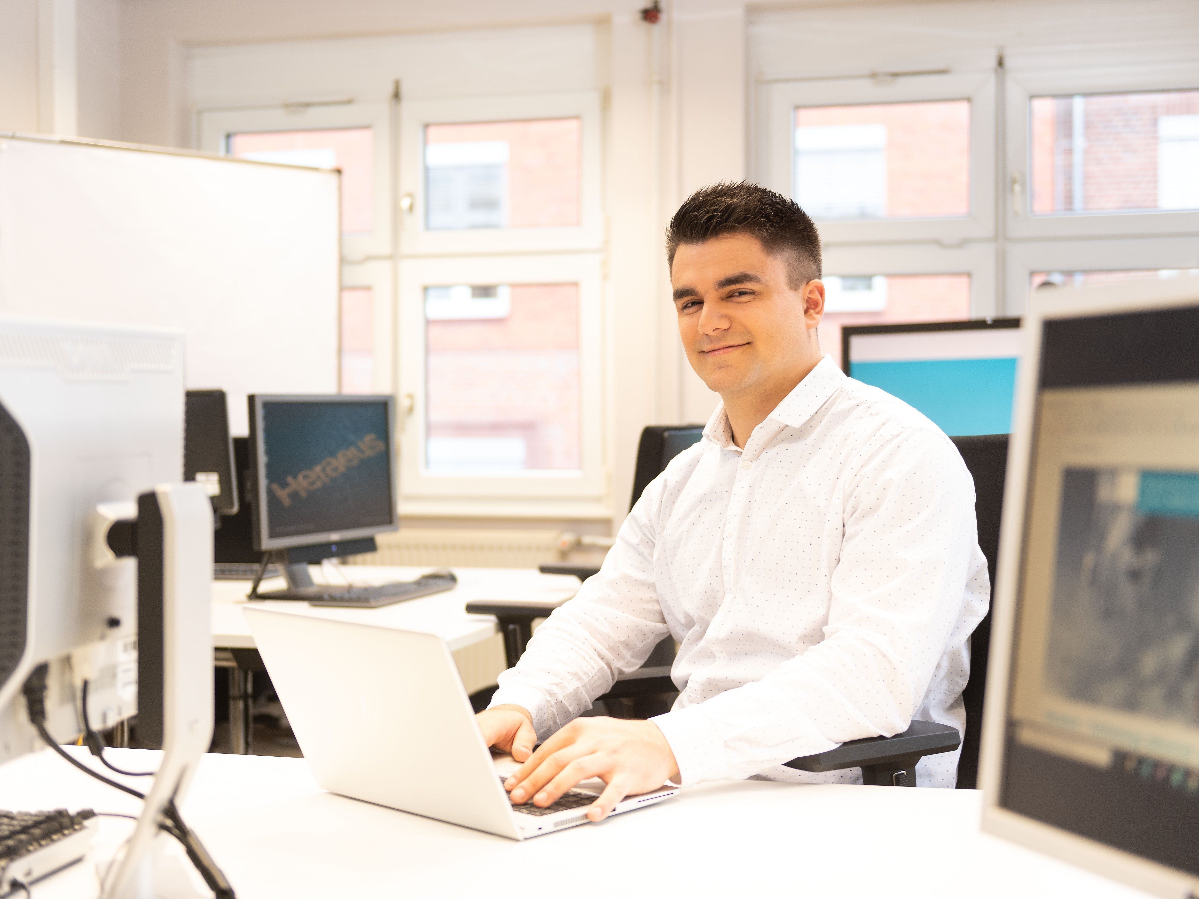 Duales Studium B Sc M W D Wirtschaftsinformatik Ausbildung Fachinformatiker In Bei Heraeus Holding Gmbh In Hanau