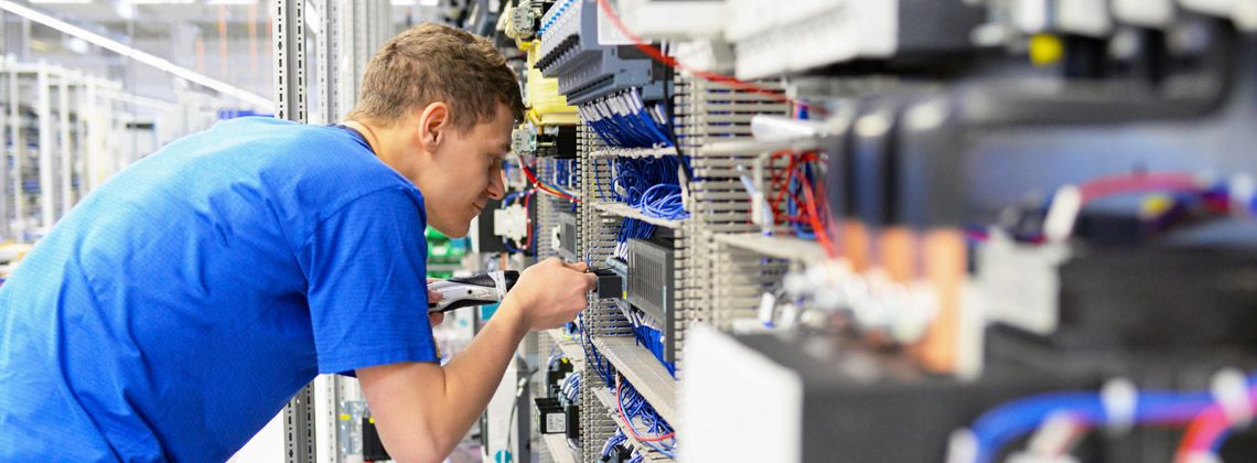 Bild von Elektroanlagenmonteur/in