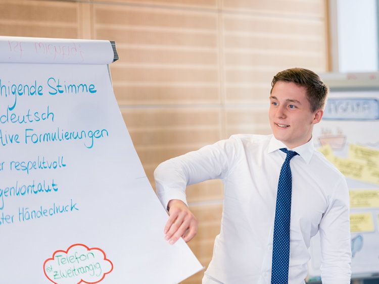 Im Rahmen Der Chemievorlesung Besuchte Der Bachelor Jahrgang Vom