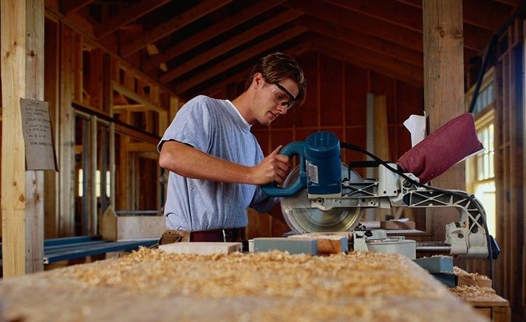 Ausbildung zum Holzmechaniker - Infos und freie Plätze