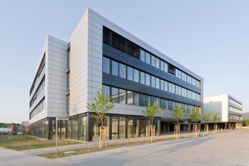 Job posting gallery 360x240 0669 01 b aurum05