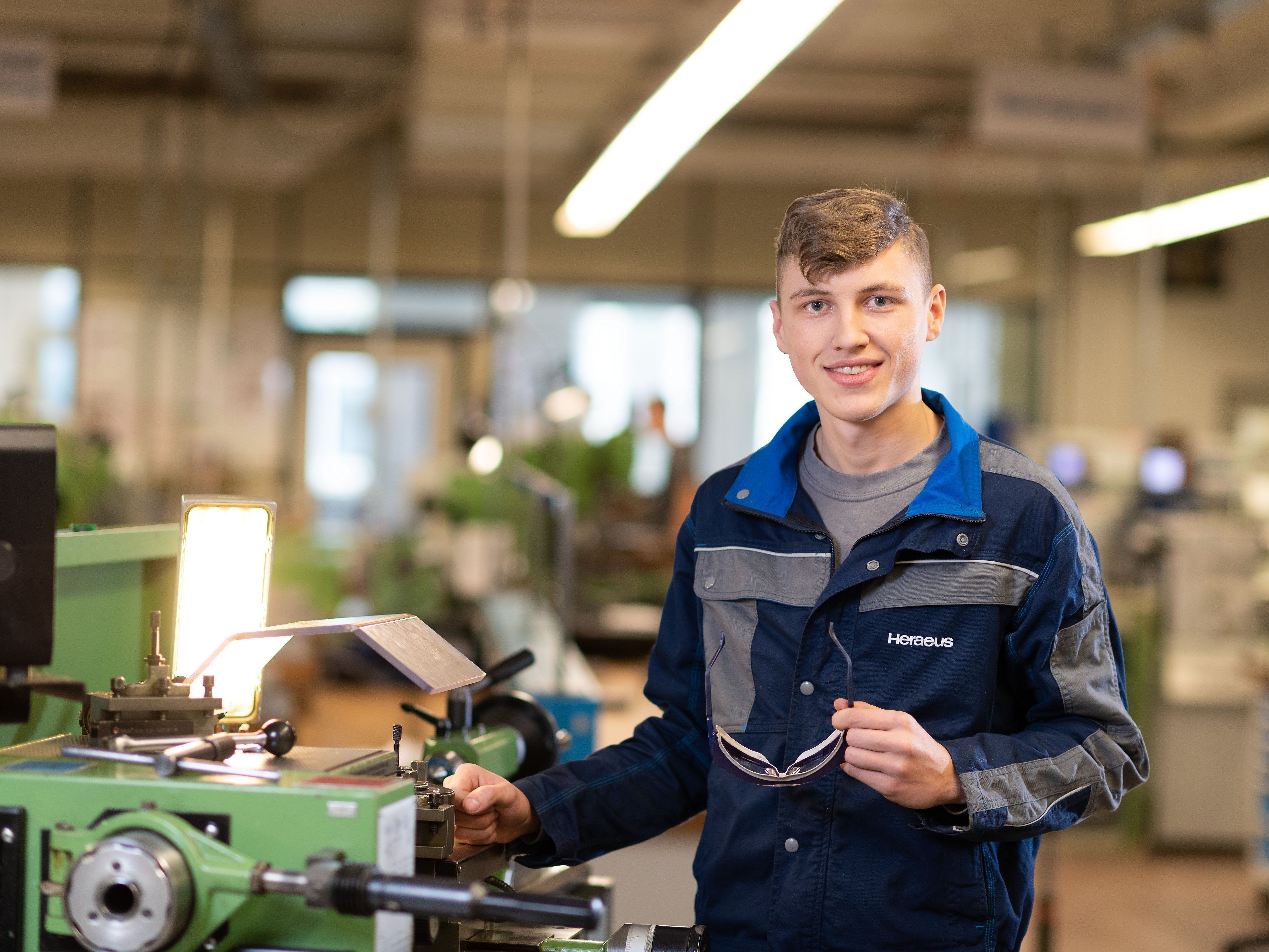 Auszubildender M W D Verfahrenstechnologe Metall Hanau Bei Heraeus Holding Gmbh In Hanau